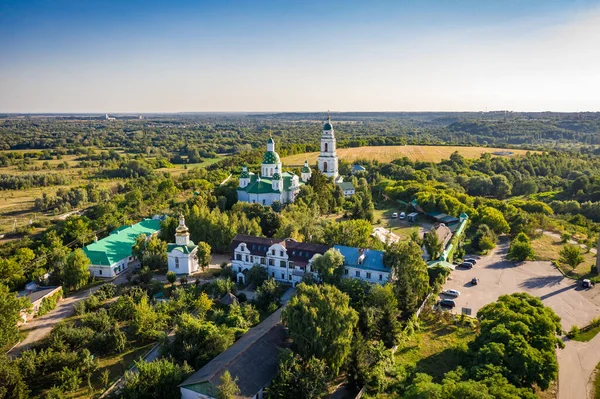 공중에서 바라본 므하르 수도원 우크라이나 정교회 우크라이나 폴타바 지역의 — 스톡 사진
