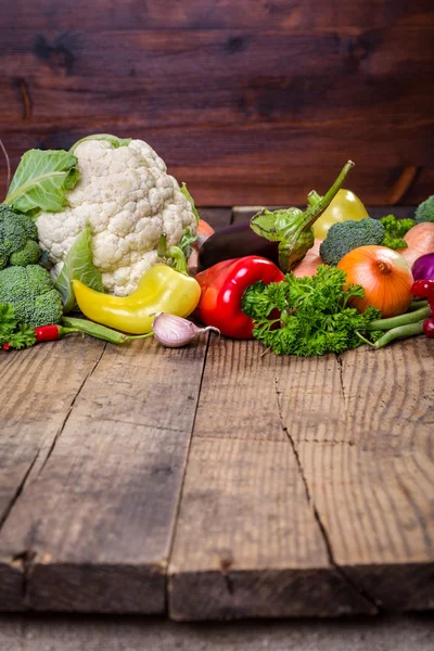 Groenten op houten tafel — Stockfoto