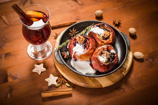 Backed apples and mulled wine — Stock Photo, Image