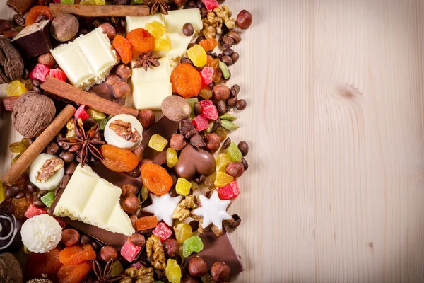 Csokoládé és édesség fa háttér — Stock Fotó