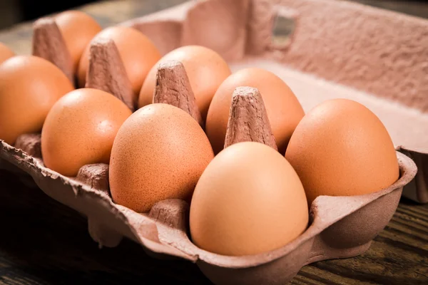 Huevos de pollo en bandeja — Foto de Stock