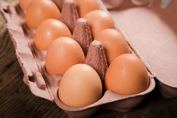 Tavuk yumurta karton tepsisinde — Stok fotoğraf