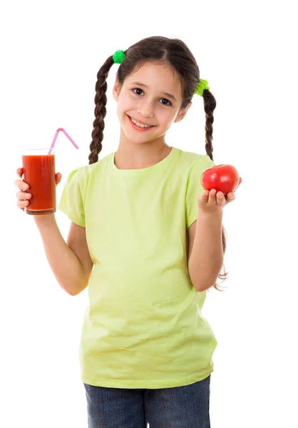 Lachen meisje met tomaat en glas sap — Stockfoto