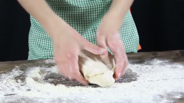 Dziewczyna mieszania ciasta — Wideo stockowe