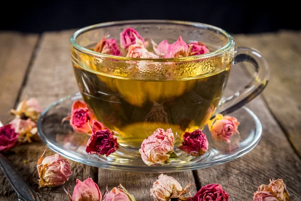 Closeup of green tea cup with dried rose buds — Stock Photo, Image