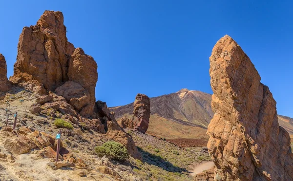 Teide μεταξύ Roques — Φωτογραφία Αρχείου