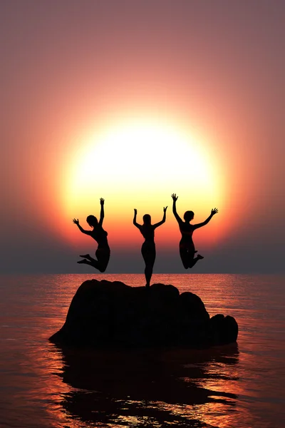 Frauen Springen Von Einem Felsen Ins Meer — Stockfoto