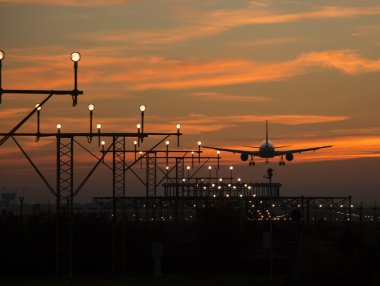 Barcelona'da yolcu uçağı