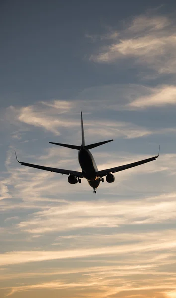 Avião de passageiros em barcelona — Fotografia de Stock