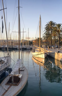 Deniz tekne ve günbatımı