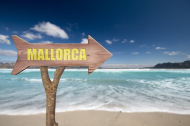 Mallorca gösteren ahşap işaret