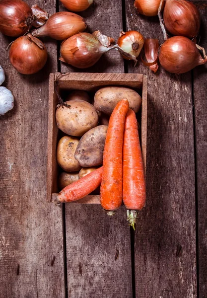 Zanahorias en caja —  Fotos de Stock