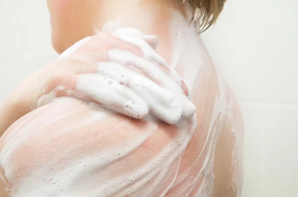 Frau Körperdetails in der Dusche — Stockfoto