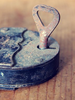 eski antika metal kilit portre