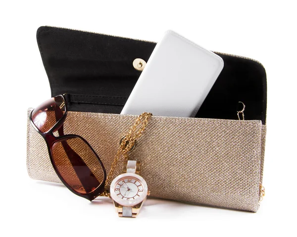 Bolso femenino con teléfono, gafas de sol y reloj — Foto de Stock