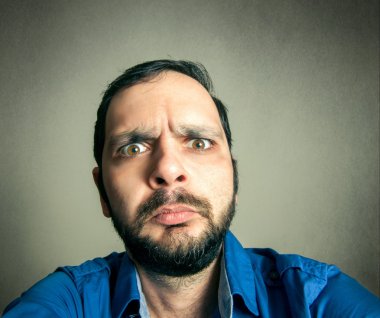 komik adam selfie iğneyi vurunmak sakallı