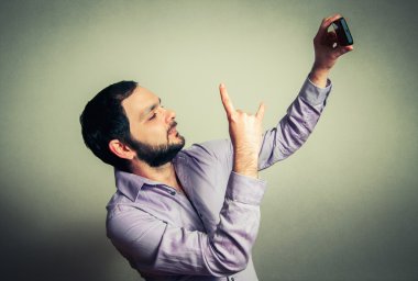 selfie alarak sakallı