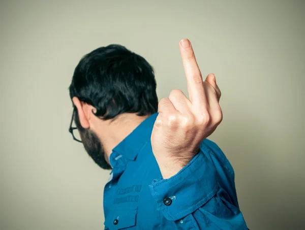 Δυστυχισμένος άνθρωπος με μεσαίο δάχτυλο χειρονομία — Φωτογραφία Αρχείου