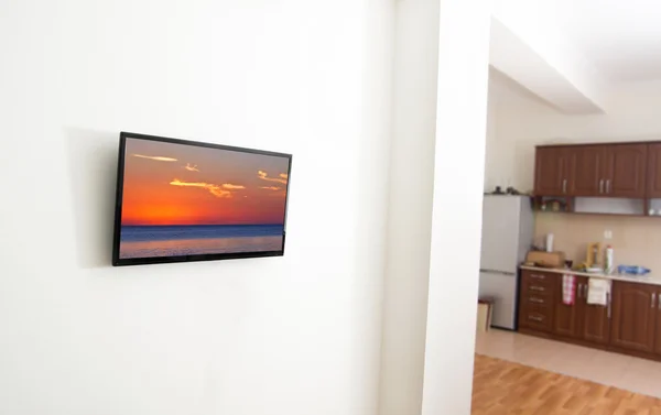 Ekranie telewizora w apartmnent — Zdjęcie stockowe
