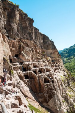 Gürcistan 'daki Vardzia mağara şehri.