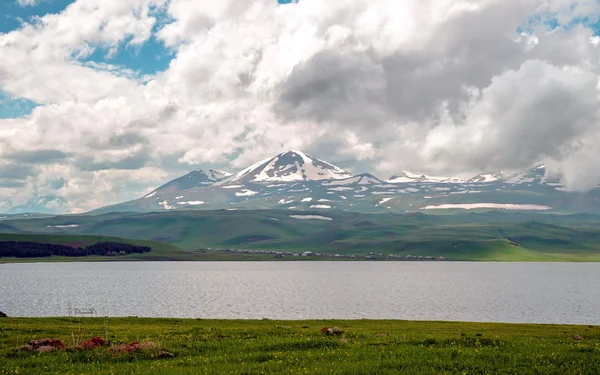 Lago Paravani in Georgia. Georgia.Caucaso — Foto Stock