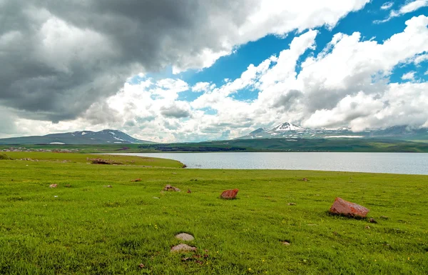 Lago Paravani en Georgia. Georgia.Cáucaso —  Fotos de Stock