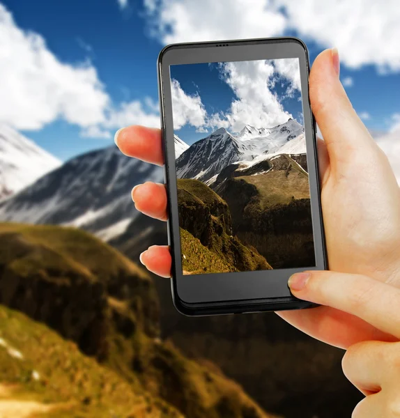 Tirar foto da paisagem montanhosa — Fotografia de Stock