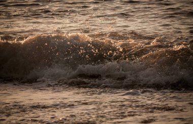 Dalgalar Karadeniz 'de detayları anlatır. Batum. Georgia