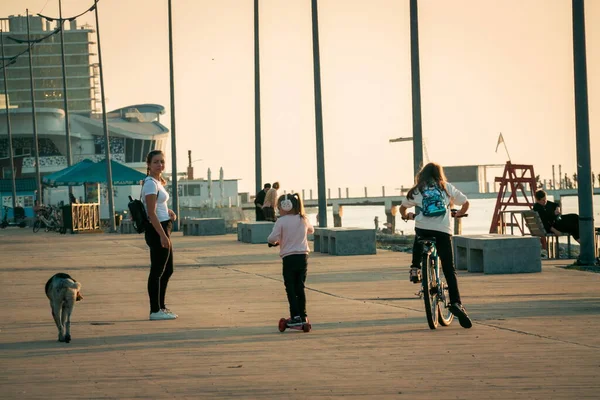 Batumi Georgien Oktober 2020 Menschen Auf Dem Boulevard Des Ferienorts — Stockfoto