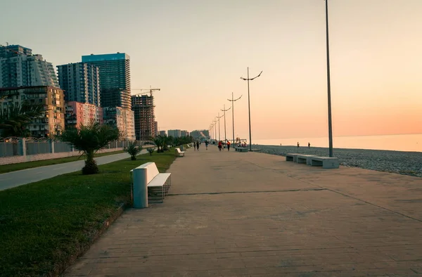 Batumi Georgien Oktober 2020 Menschen Auf Dem Boulevard Des Ferienorts — Stockfoto