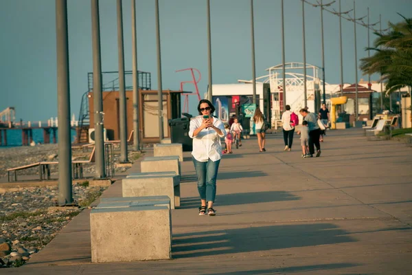 Batumi Georgien Oktober 2020 Menschen Auf Dem Boulevard Des Ferienorts — Stockfoto