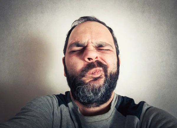 Забавна Людина Бородою Робить Вирази — стокове фото