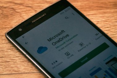 Batum. Gürcistan - 23 Ocak 2021: Microsoft OneDrive uygulaması akıllı telefonda