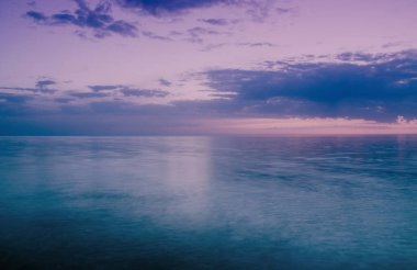 Akşam denizinin uzun pozu. Batum. Georgia