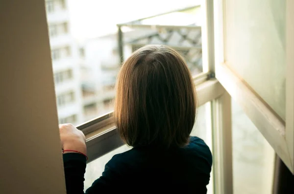 Little Girl Looking Out Window — Stock Photo, Image