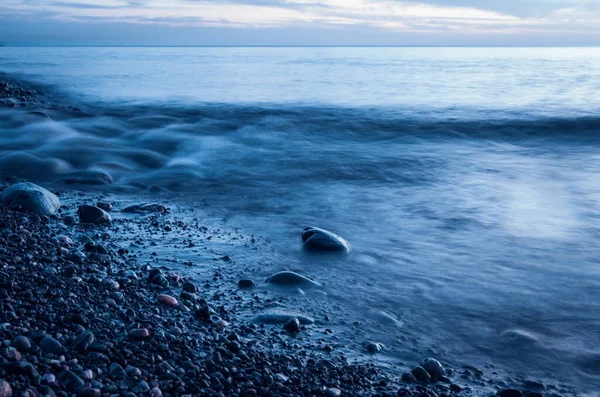 海に近い長時間露光水 — ストック写真