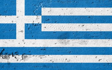 Duvarda ülke bayrağı var.