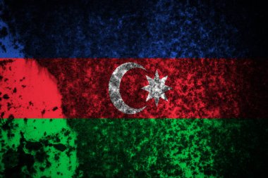 Bayrağı boyanmış eski çatlak bir duvar