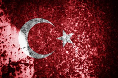 Bayrağı boyanmış eski çatlak bir duvar