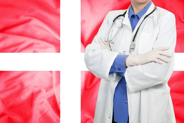 Dokter Staat Met Vlag — Stockfoto