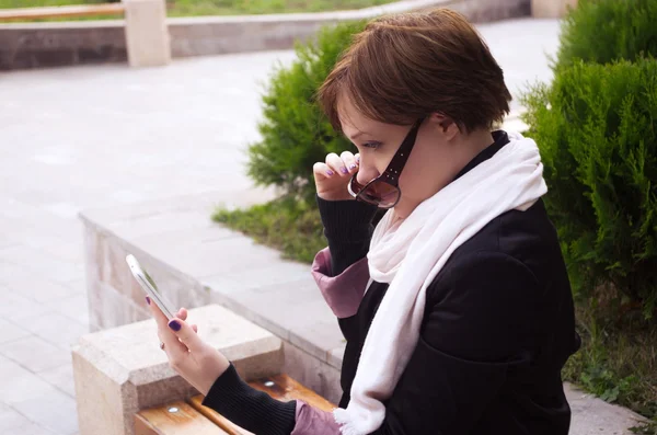 Woman with phone — Stock Photo, Image