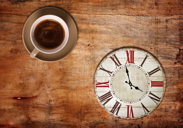 Orologio vintage e caffè — Foto Stock