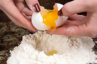 Yumurta kırma