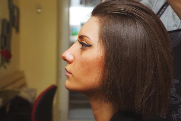 Vrouw in salon — Stockfoto