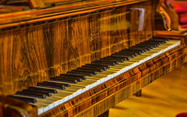 Marele pian vechi . — Fotografie, imagine de stoc
