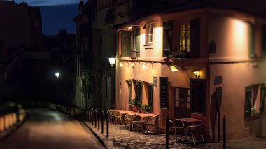 yol kenarında kafe.