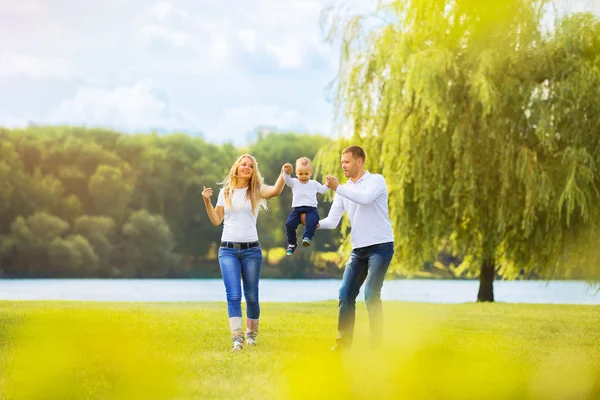 Happy mother, father and son on a walk on a Sunny day — стоковое фото