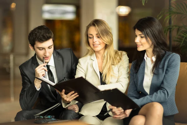 Een groep van succesvolle zakenlui. — Stockfoto