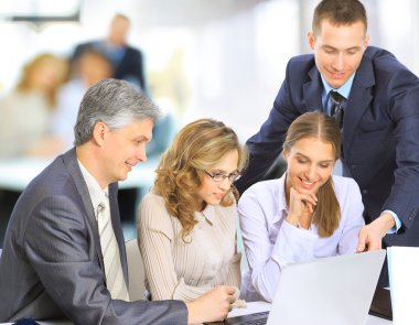 iş toplantısı - iş arkadaşları ile tartışmaya Müdürü