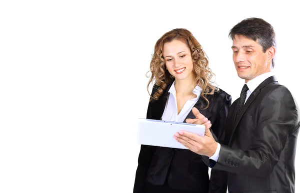 Un equipo de negocios joven y exitoso. Hombre y mujer aislados sobre blanco con comprimido . — Foto de Stock